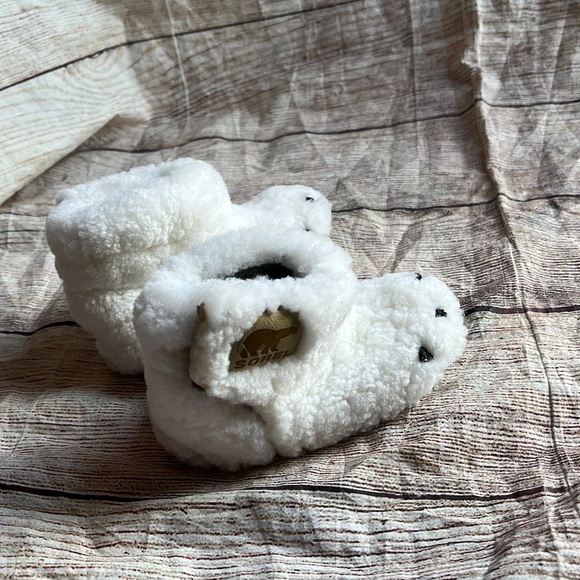 Sorel | infant toddler Bear Paw white slippers booties shoe size 4 like new - Picture 3 of 11